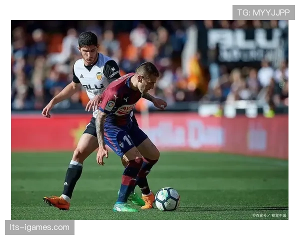 马赛3-3朗斯，两队合计完成43次射门，对攻战术贯穿全场